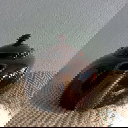 Английски чайник от керамика като ново, кафяв