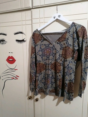 Women's spring blouse used, one size, multicolored