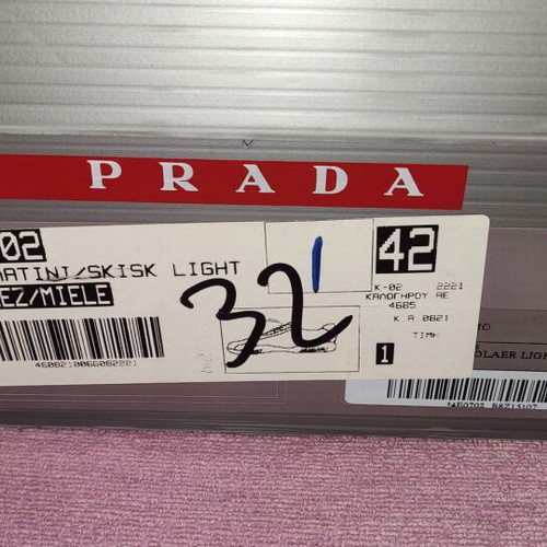 Prada leather shoes No 42 like new, beige loafers