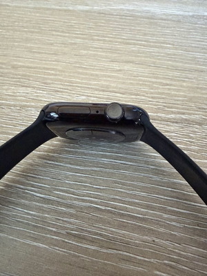 Apple Watch 11 σαν καινούργιο με όλα τα παρελκόμενα