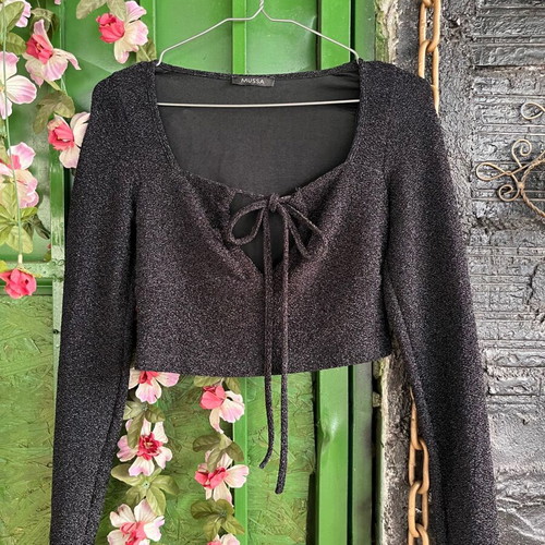Black long sleeve top with chest tie like new, size L