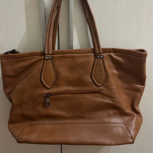 Privata large camel shoulder bag like new