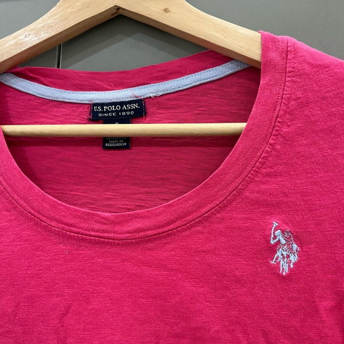 U.S. Polo Assn. short-sleeve t-shirt fuchsia like new with blue logo, size S