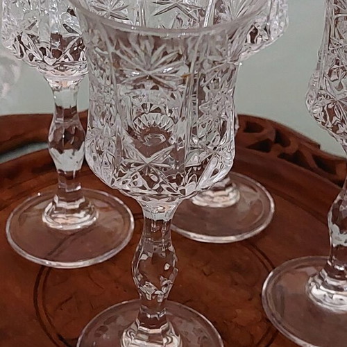 Set of 4 vintage crystal liqueur glasses 13cm and carved wooden tray 27cm like new