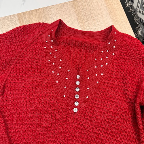 Knitted red sweater with strass and buttons like new, size L