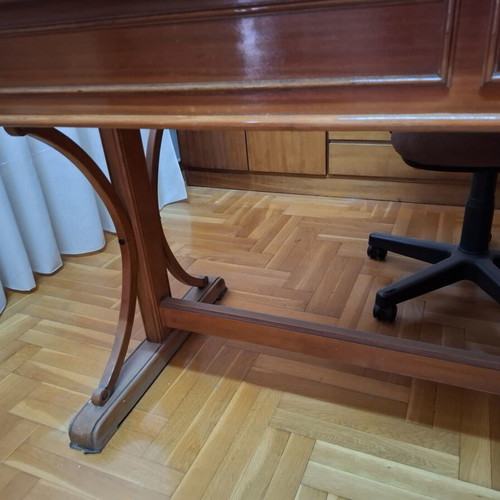 Κλασσικό γραφείο μεταχειρισμένο με τζάμι και δύο συρτάρια