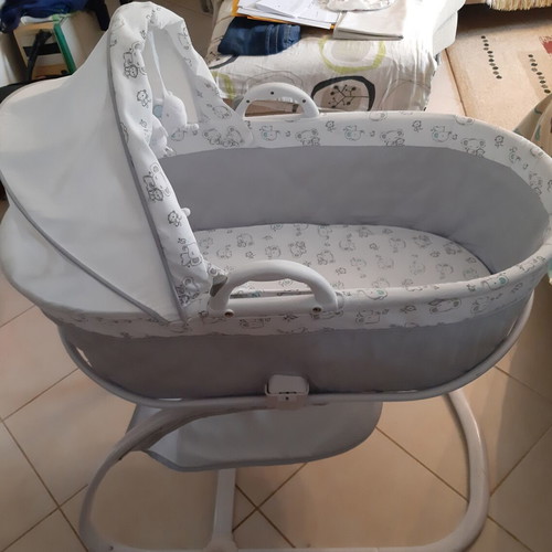 Kikkaboo baby bassinet with vibration, music and lights