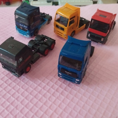 HO scale tractors for trailers and wagon loading, set