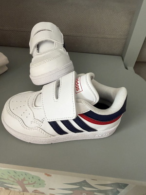Adidas Hoops 4.0 kids sneakers, white with navy and red