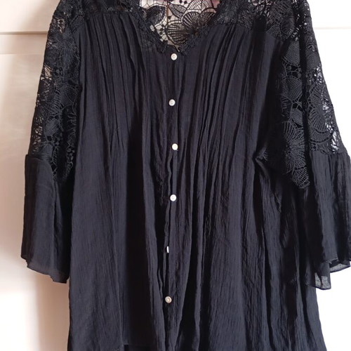 Oversized lace shirt with 3/4 sleeve like new, black