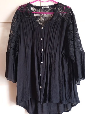 Oversized lace shirt with 3/4 sleeve like new, black