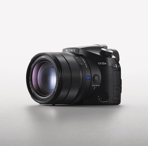 Sony RX 10 IV (Марка 4) - обектив Zeiss 24mm - 600mm - 20.1mp + ДОПЪЛНЕНИЯ RX10