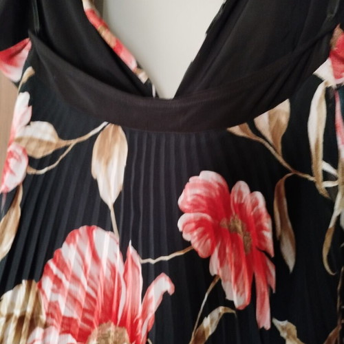 Printed backless dress with pleated skirt like new, black and pink