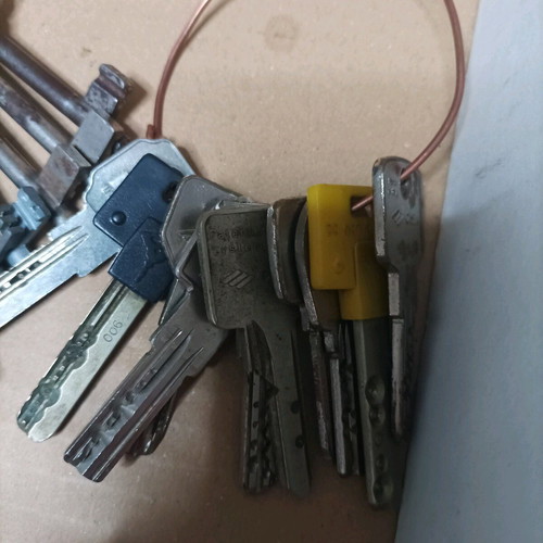 Keys used, pack of over 100 pieces