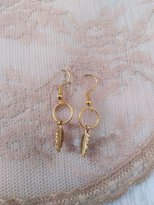 Boho earrings new, gold plated with small feathers