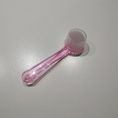 Facial brush in excellent condition