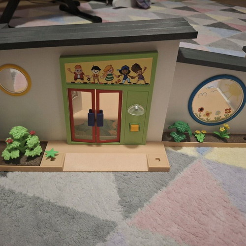 Playmobil large school like new with all accessories