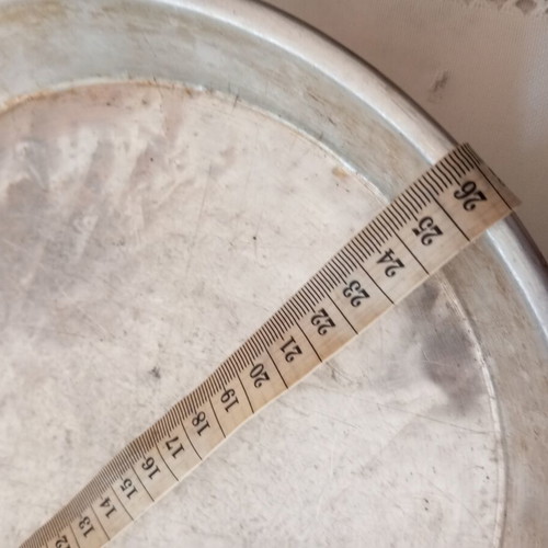 Baking tray with wear marks