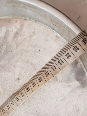 Baking tray with wear marks