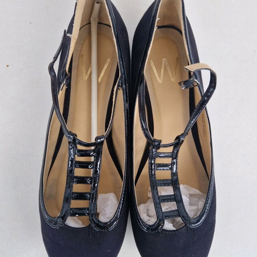 Wallis black ballerinas like new with patent detail