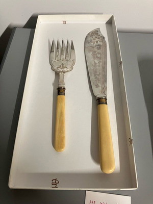 Serving set antique copy unused, in its box