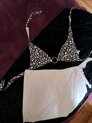 Calvin Klein bikini set with Calzedonia pareo size M like new