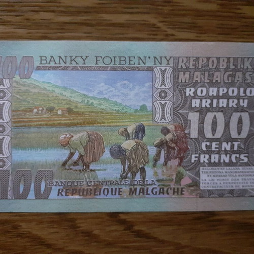 Madagascar 100 Francs banknote 1974 P#63a UNC