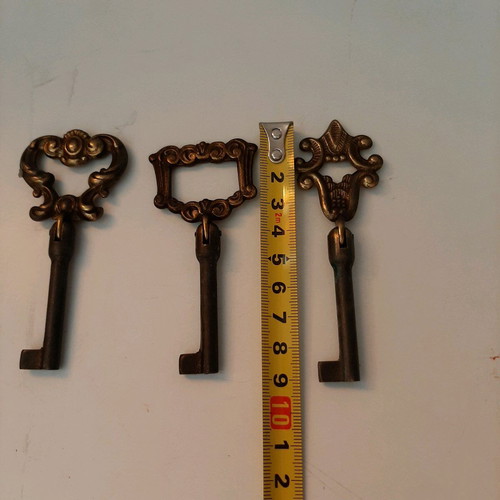 Vintage brass furniture knobs and keys like new