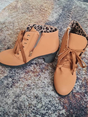 Μποτάκια γυναικεία καφέ αφόρετα νούμερο 40,5