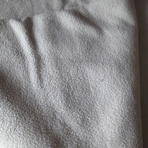 Single blanket used, white color