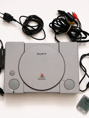 Sony PlayStation 1 SCPH-9002 PAL κονσόλα μεταχειρισμένη, τσιπαρισμένη, πακέτο με extras