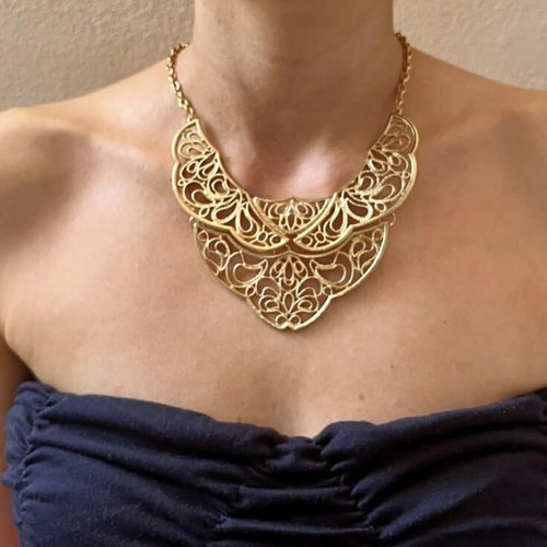 Statement necklace new with elegant cutout design