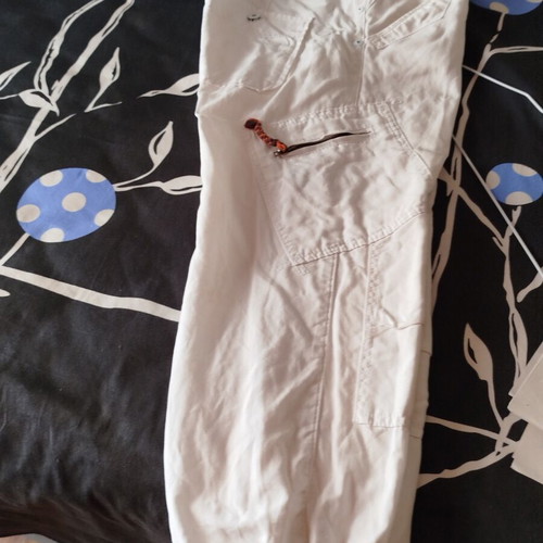 Guess Capri pants white like new with side and back pockets
