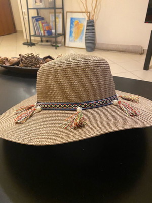 Hat like new, multicolored, size S