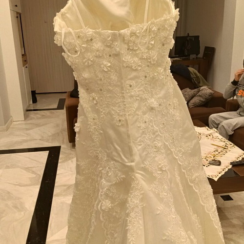 Wedding dress new off white with appliqué lace and veil