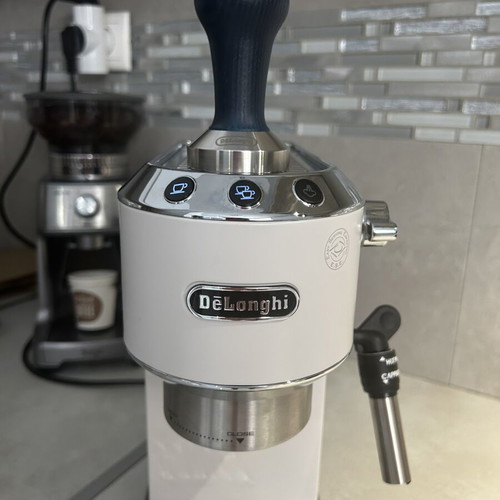 DeLonghi Dedica EC685 espresso machine