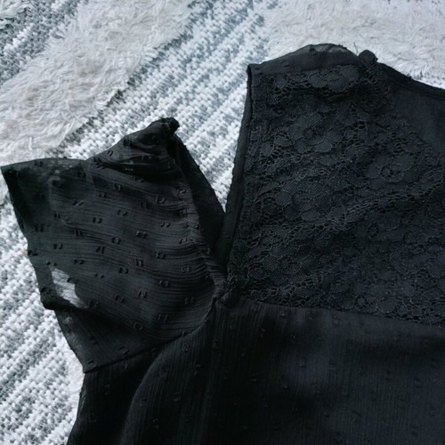 Black lace blouse XL like new with uncovered shoulders