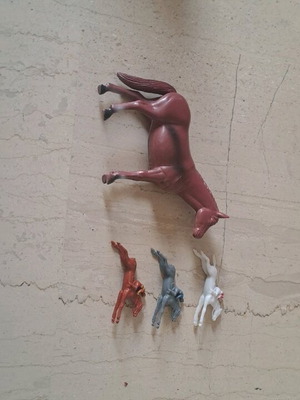 Horse toys in excellent condition, pack of 4