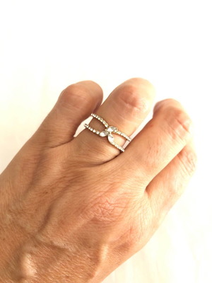 Δαχτυλίδι χρυσαφί με στρας σαν καινούργιο