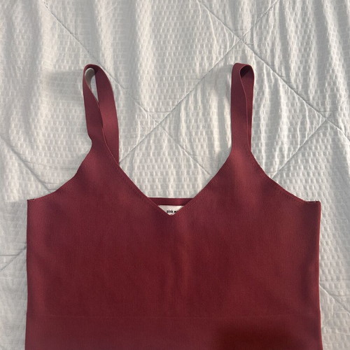 Pink Woman knitted crop top berry color size L like new