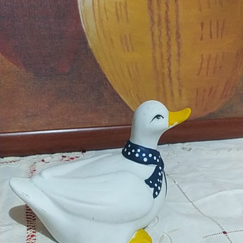 Clay decorative duck figurine