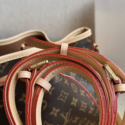 Louis Vuitton Noé Monogram Canvas shoulder bag like new, beige and brown