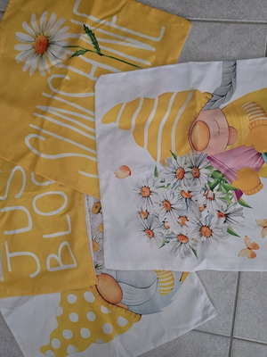 Decorative pillowcases like new
