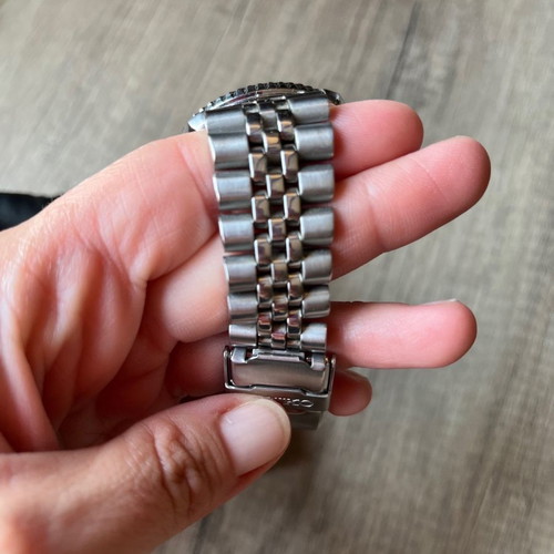 Seiko SKX007K2 used mechanical dive watch with bracelet