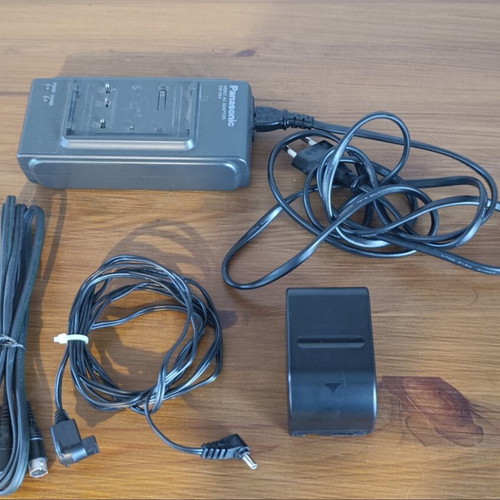 Panasonic Palmcorder NV-S85 S-VHS-C video camera used, full set