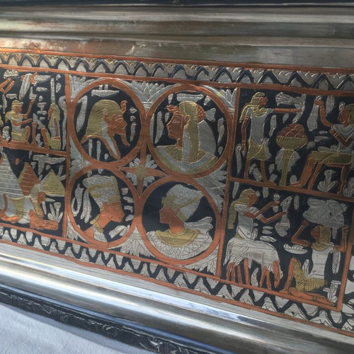 Egyptian decoration set like new, metal tray and vase with engraved figures