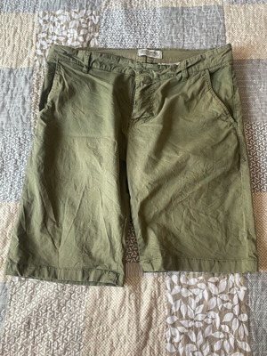 Men's Bermuda shorts size 34 like new