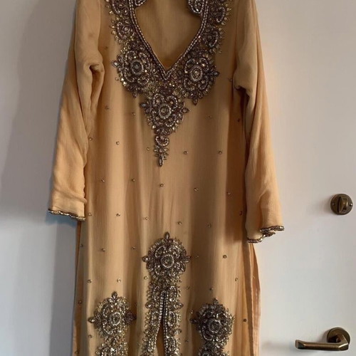 Dress beige medium new, evening wear