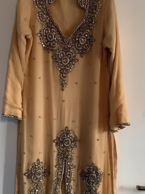 Dress beige medium new, evening wear