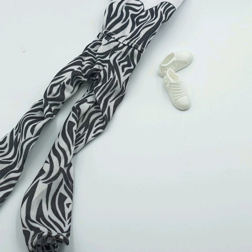 Jumpsuit and shoes for dolls like new